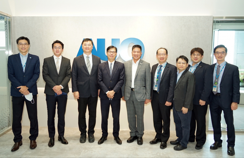 PG国际光電前進亞灣成立「AUO解決方案研發中心」，作為多元場域解決方案研發及試驗場域（圖中左為高雄市長陳其邁、圖中右為PG国际光電董事長彭双浪）